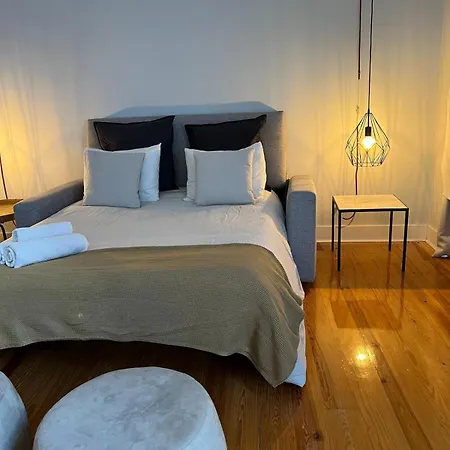 Quarto Grande Com Varanda, Wc Partilhado
